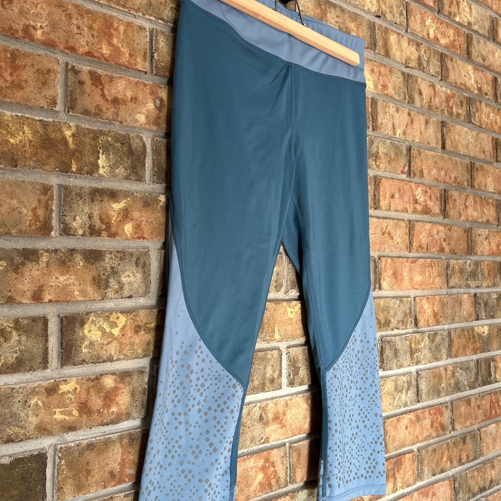 Fabletics Blue Stylish Capris - Picture 5 of 9